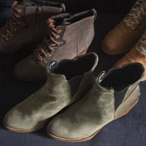 SOREL Green Suede Ankle Boots